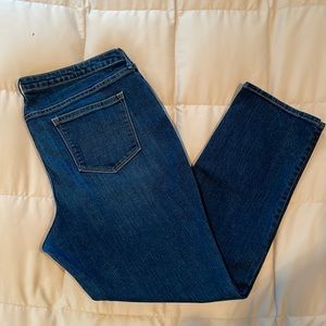 Straight leg Old Navy Jeans. Like new. Size 16 petite.